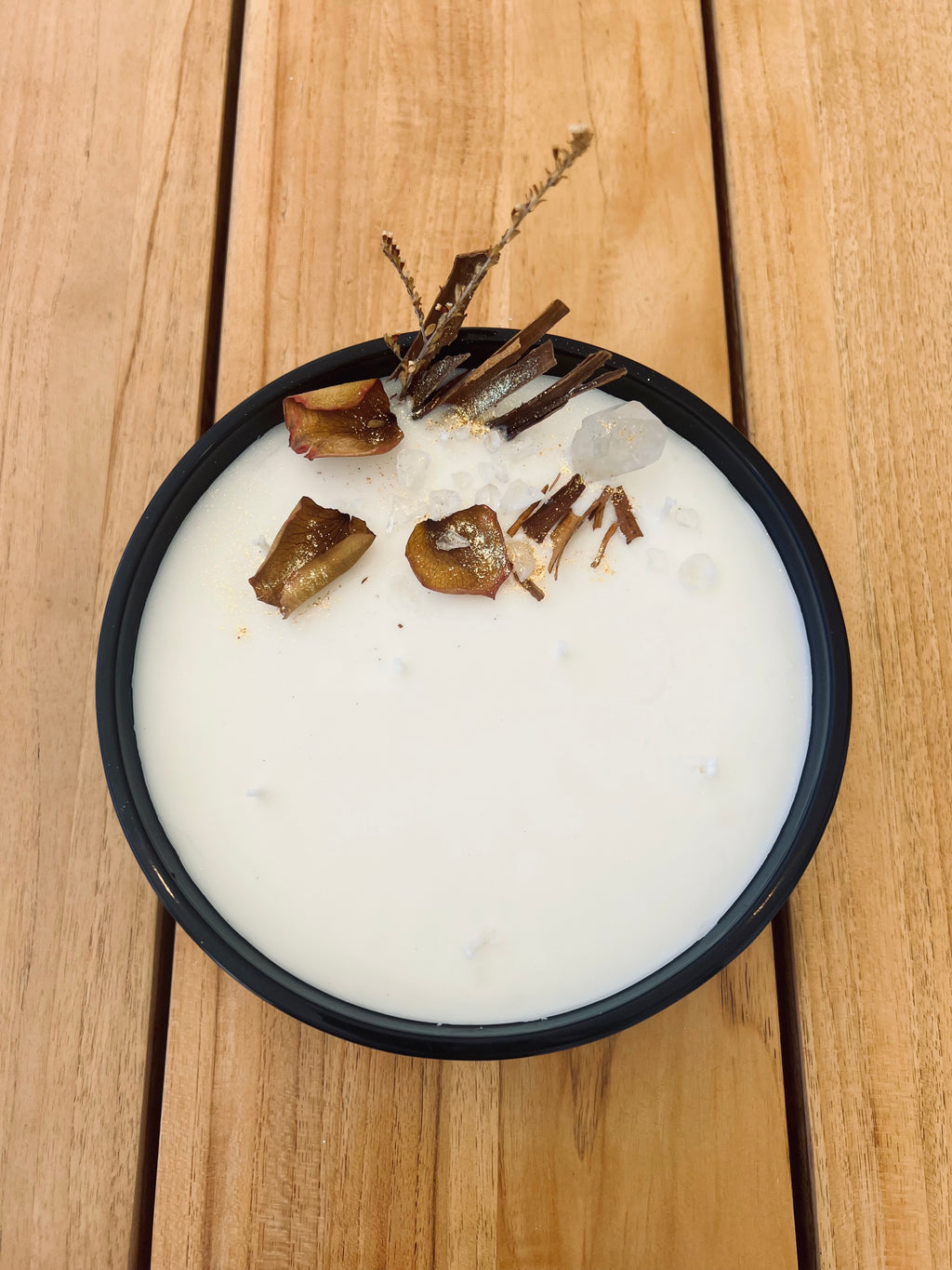 Extravagant Large Candle- Sandalwood + Amber + Vanilla